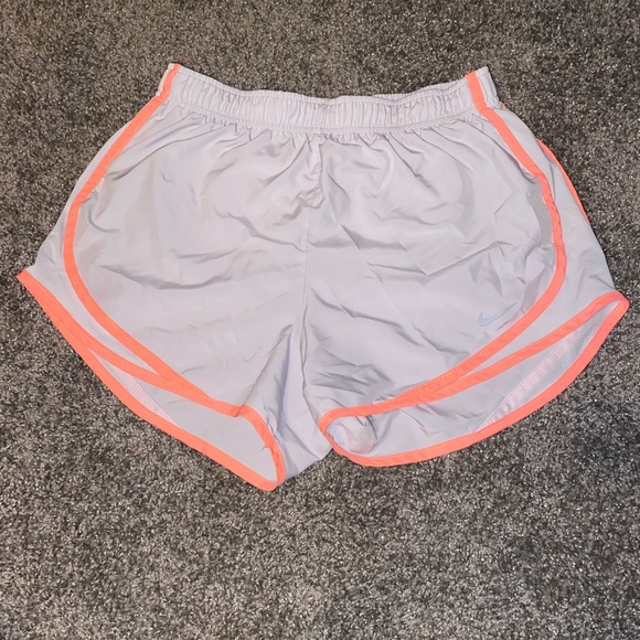 Women’s Nike Tempo Running Shorts - Picture 1 of 3